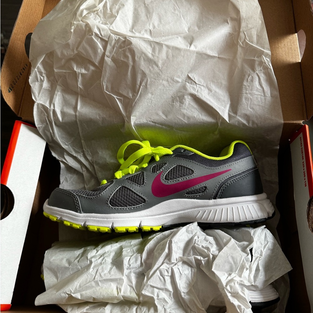 Nike Revolution Women's Size 7 Running Shoes Gray Yellow Mesh